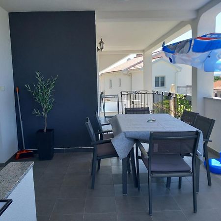 Apartman Niko Malinska Eksteriør billede